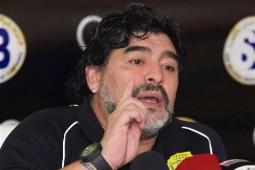 Maradona sale del hospital tras ser operado