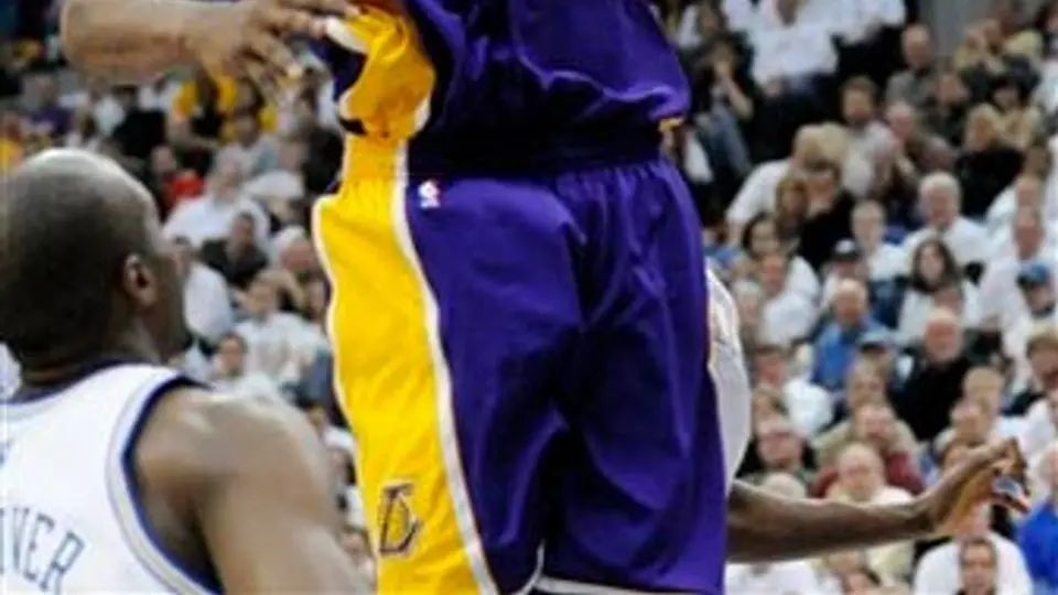 Lakers mantiene la hegemonía sobre Minnesota