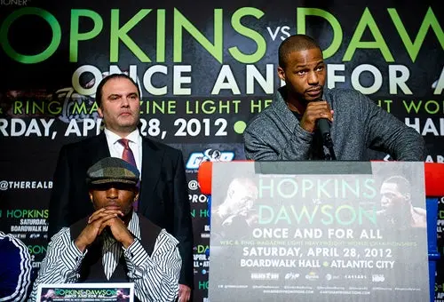 Hopkins asegura triunfo sobre Dawson