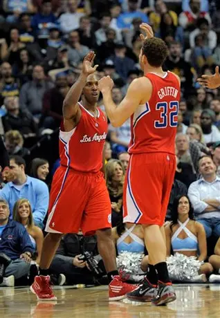 Clippers corta racha de Denver tras vencerlo 109-105