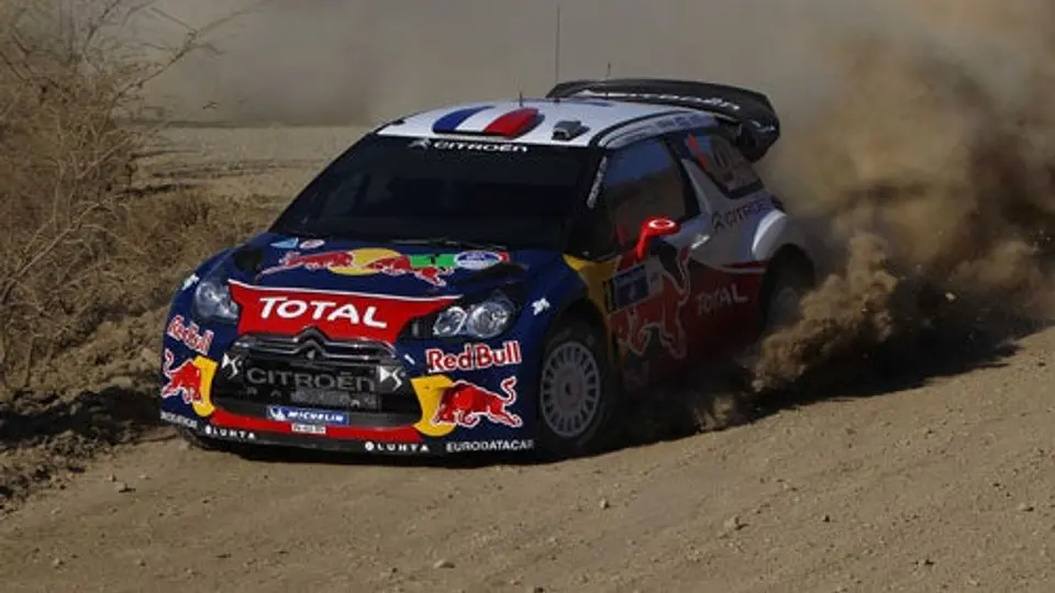 Loeb es líder tras una jornada accidentada