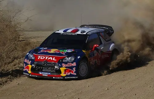 Loeb es líder tras una jornada accidentada