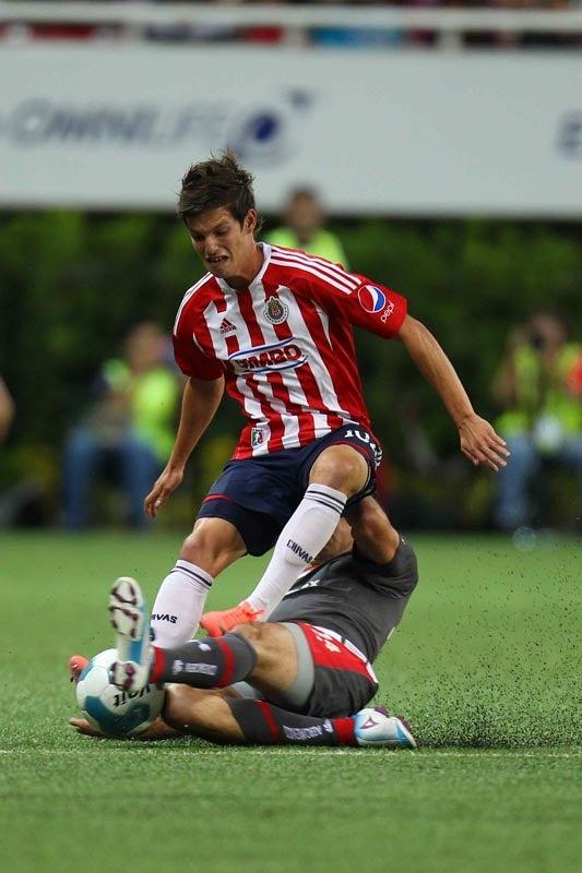 Chivas se impone al Toluca con goles de Arellano y Reynoso. FOTO: MEXSPORT