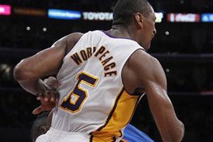 World Peace, suspendido por 7 partidos