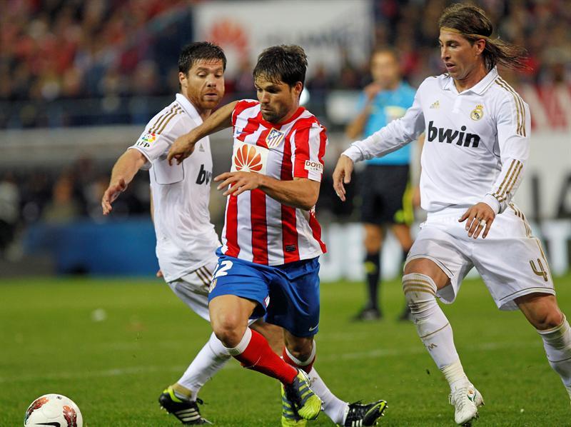 Ramos pelea por le balón. FOTO:EFE