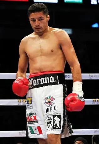 Johnny se proclama campeón frente a Rojas