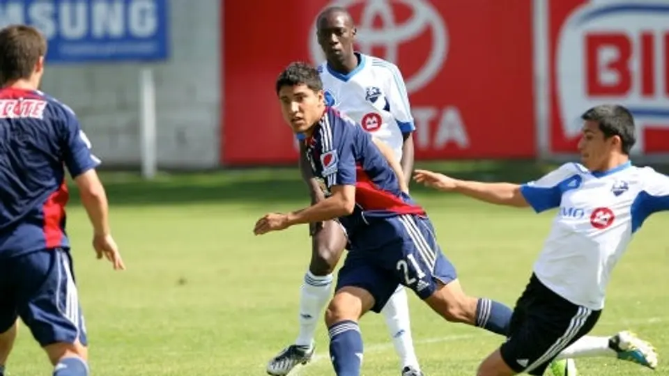 Chivas realiza práctica regenerativa y reportará hasta el martes