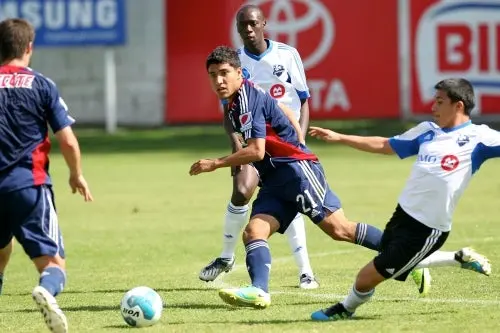 Chivas realiza práctica regenerativa y reportará hasta el martes