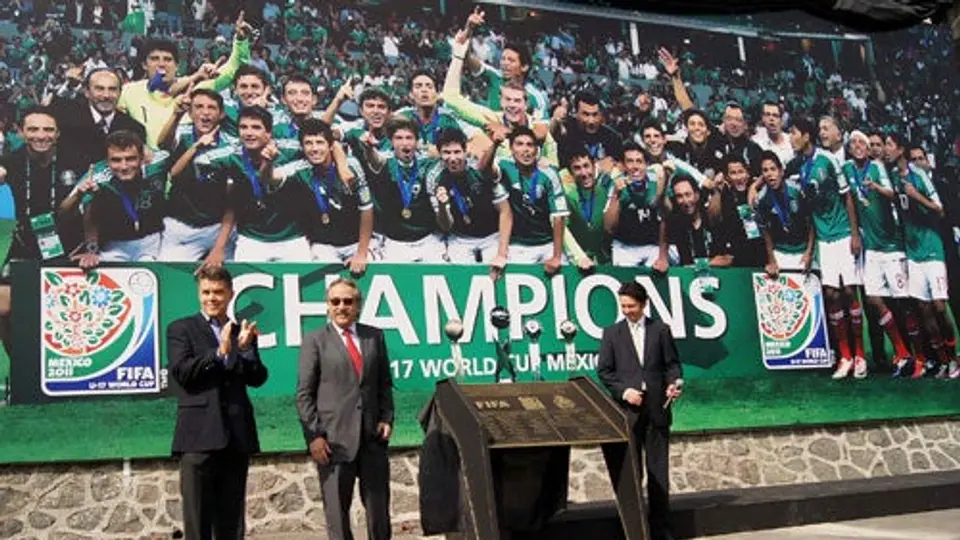 Develan placa conmemorativa por Mundial Sub-17