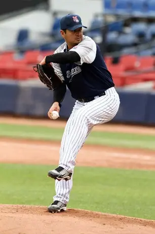 Sultanes van por el título