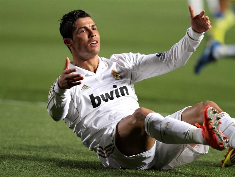 Cristiano Ronaldo se queja. FOTO: EFE