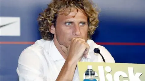 Tengo un año más de contrato con el Inter de Milán': Forlán