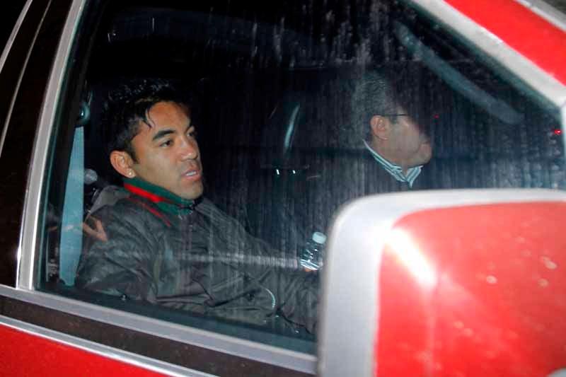 Marco Fabián atiende el llamado en la concentración de Tena. FOTO: CIRO GUTIÉRREZ
