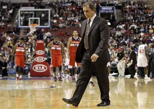 Saunders, cesado como entrenador de Wizards