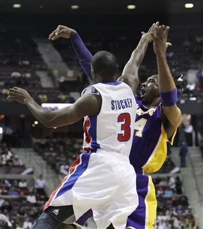 Lakers caen ante Pistons en tiempo extra