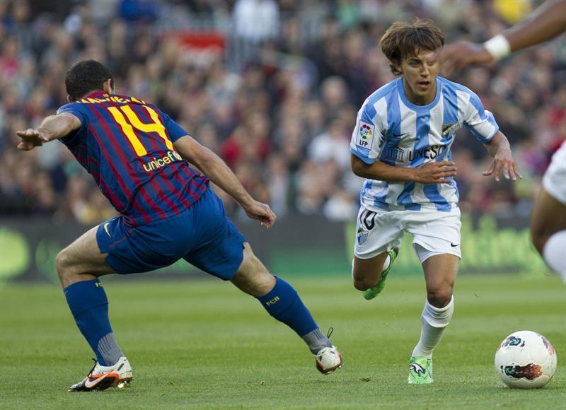 Mascherano intenta robar el balón a Francisco Portillo | EFE