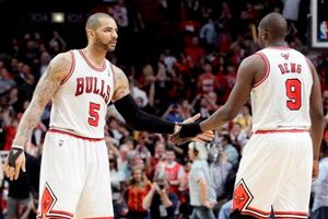 Bulls ganan sin Rose y siguen con vida