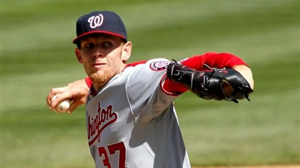 Strasburg domina y luce en su primer partido inaugural