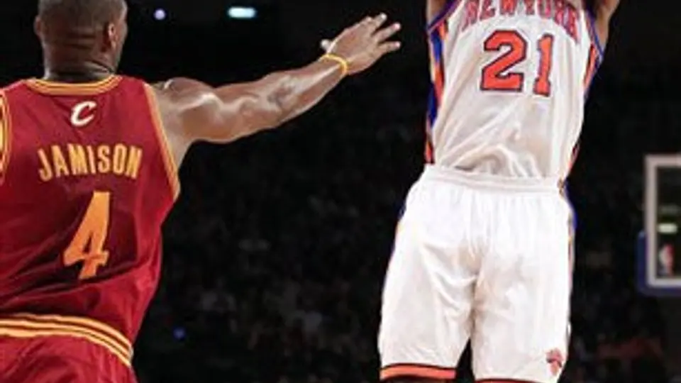 Knicks se imponen a Cavaliers