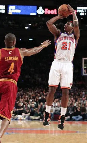 Knicks se imponen a Cavaliers