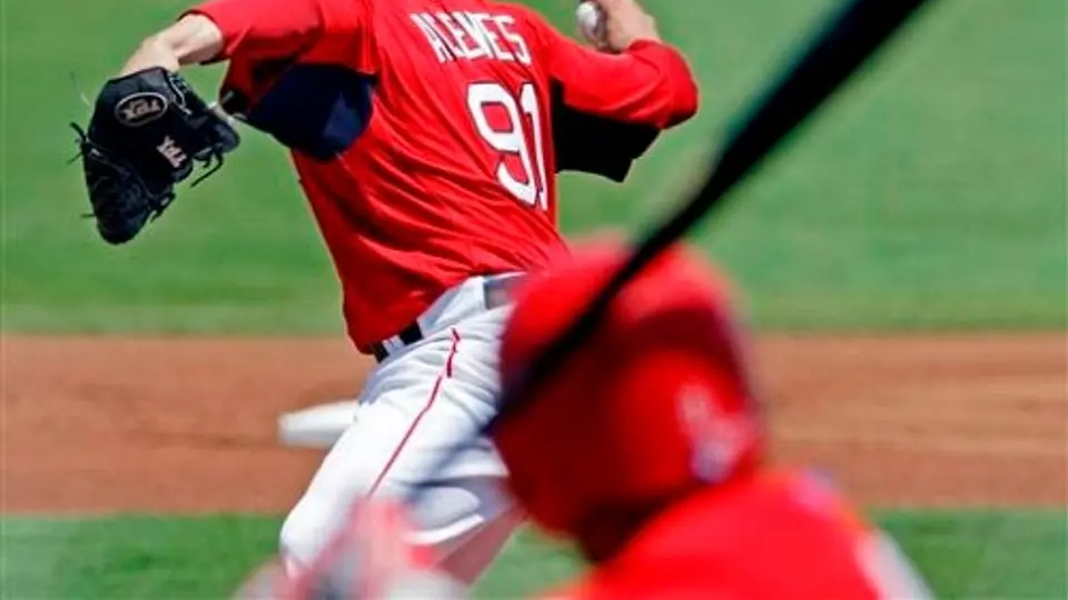 Aceves alza la mano en Boston tras lesión de Bailey