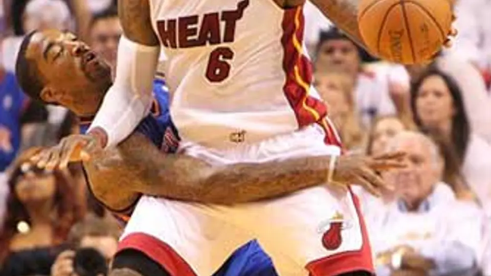 De la mano de LeBron, el Heat saca ventaja de 3-0 en la serie sobre los Knicks