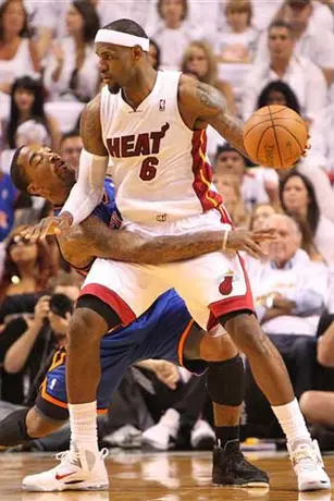 De la mano de LeBron, el Heat saca ventaja de 3-0 en la serie sobre los Knicks