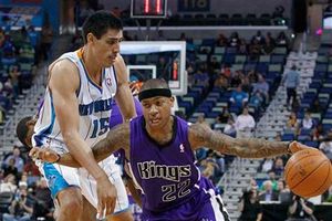 Nájera y Ayón, siguiendo caminos opuestos en la NBA