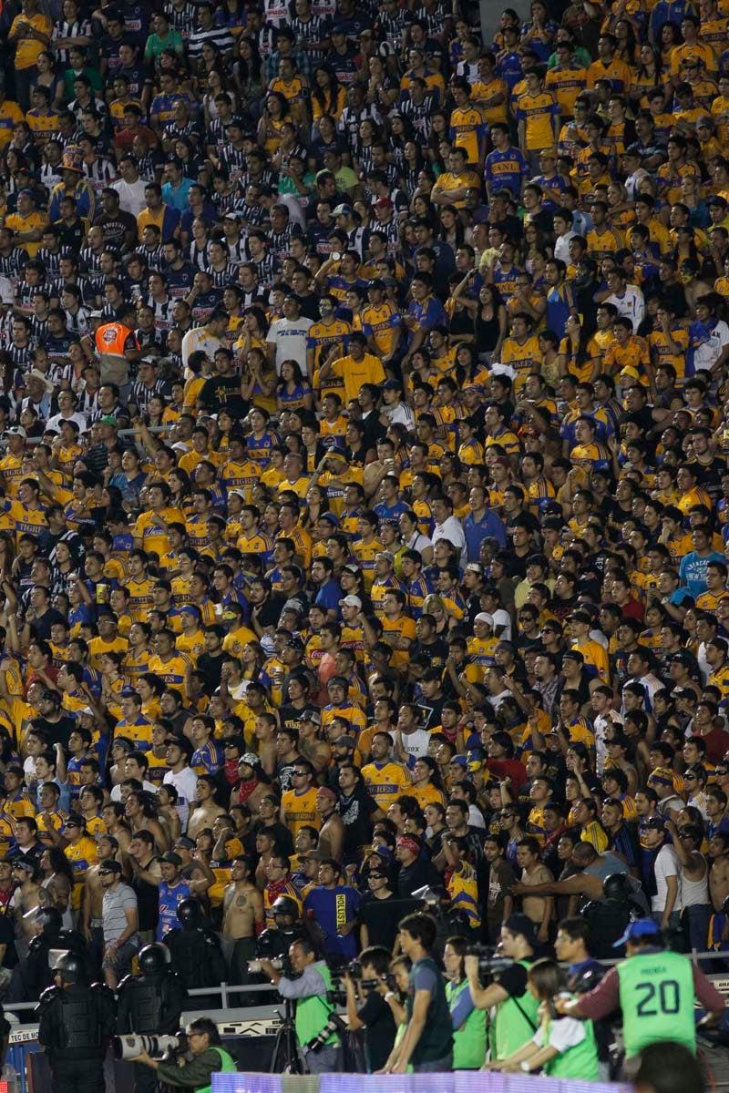 La afición disfrutó el encuentro en las gradas. FOTO: RÉCORD
