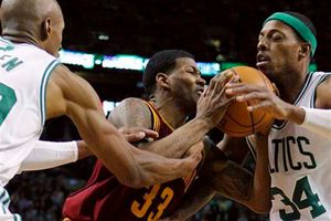 Celtics toma revancha y vence 93-90 a Cleveland