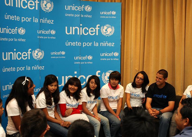 Javier Hernández convivió con un grupo de niños I EFE