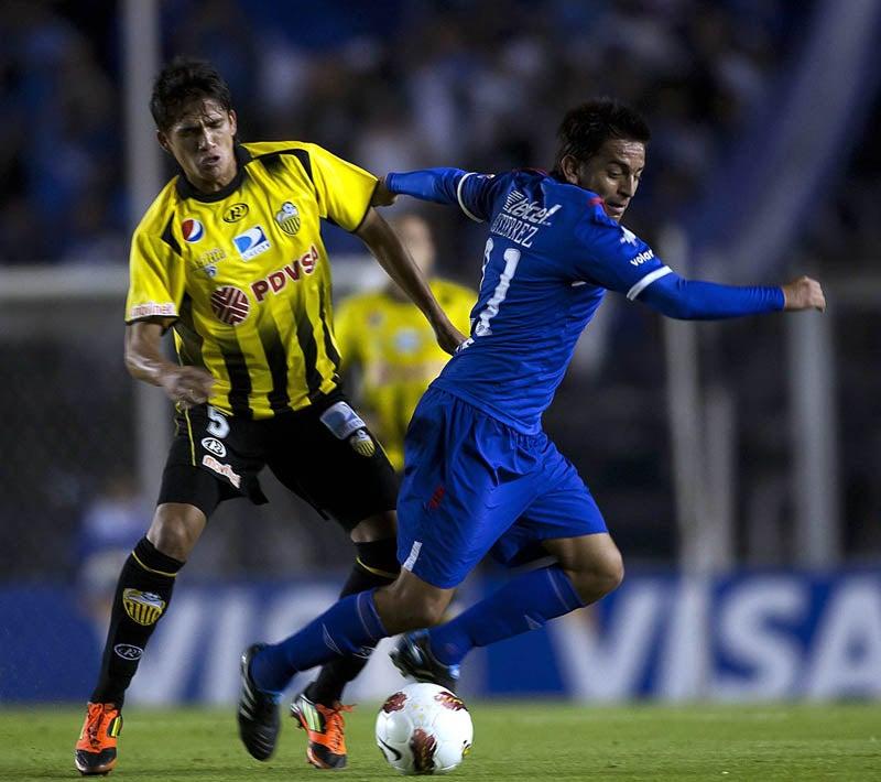 Gutiérrez controla el esférico. FOTO: EFE