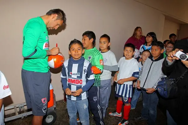 Niños y jóvenes en Tijuana mostraron su apoyo al Monterrey