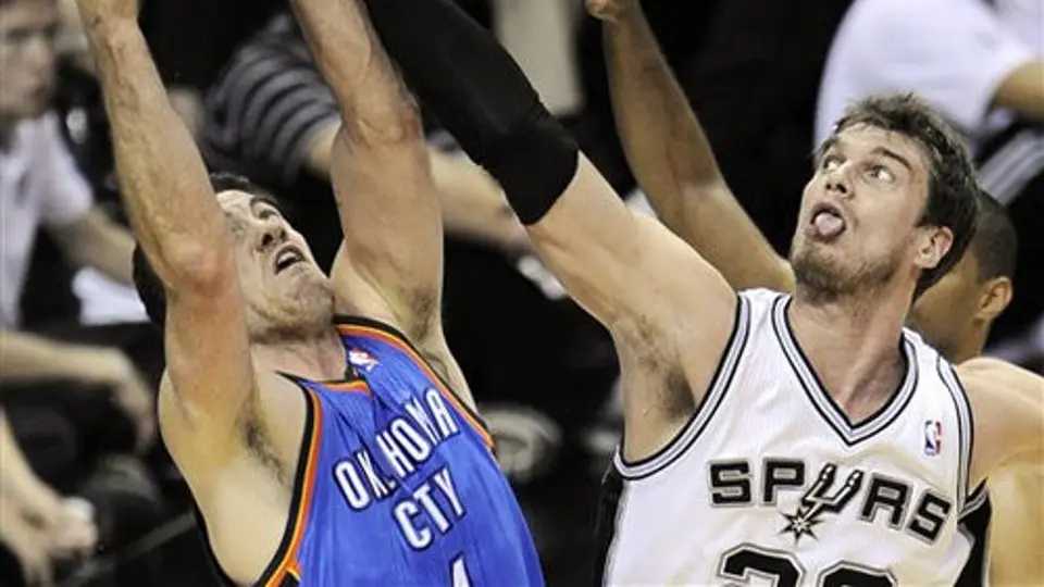 Pegan primero los Spurs