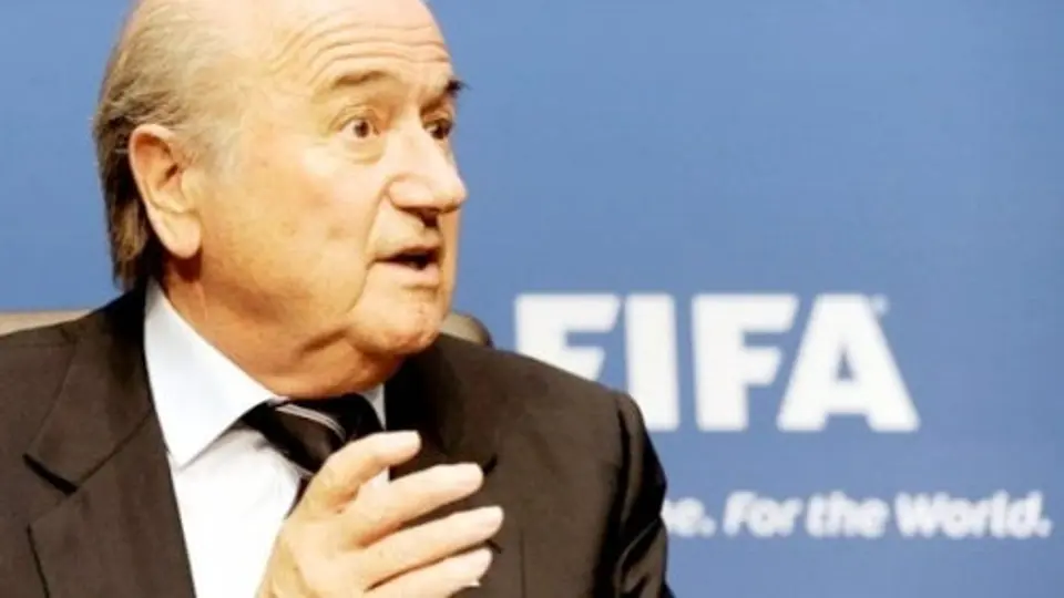 Blatter ve a Platini como el sucesor al frente de FIFA