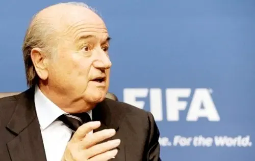 Blatter ve a Platini como el sucesor al frente de FIFA