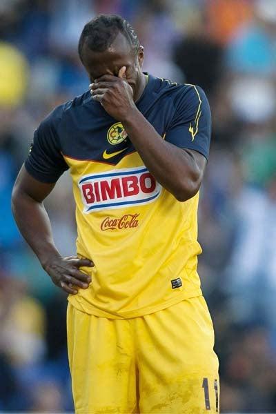Benítez falló un penal que le repitió el árbitro.