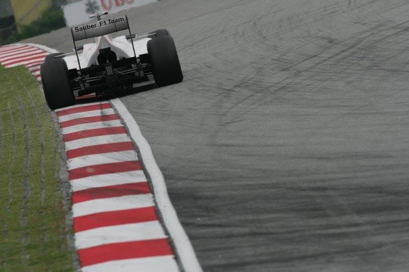 Checo Pérez arrancó en el noveno puesto. FOTO: SAUBER