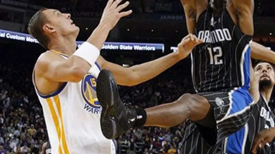 Howard rompe marca de Chamberlain en el Magic 117-109 Warriors