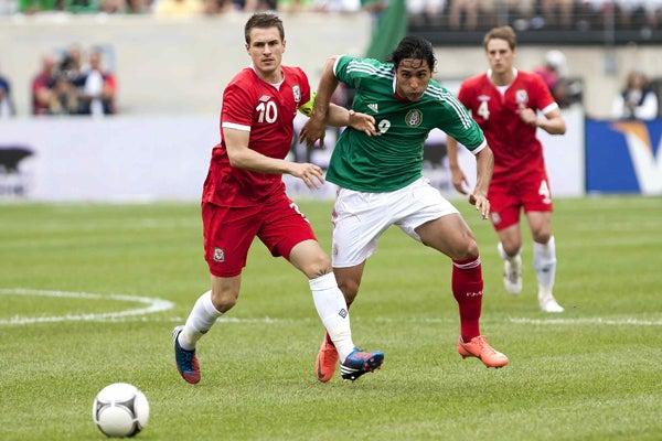 De Nigris marcó al 43 y al minuto 88 para darle la victoria a México l MEXSPORT