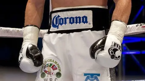 'Canelo' levanta la mano para enfrentarse a Mayweather