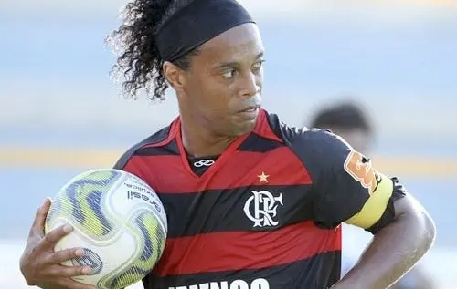 Ronaldinho, condecorado como Forjador del Deporte'