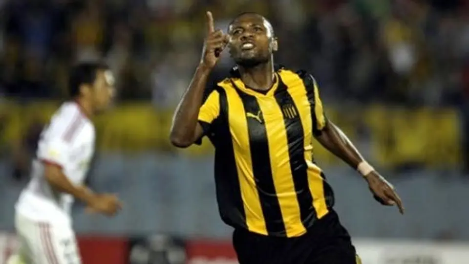 Peñarol vapulea al Caracas en Repechaje de Libertadores