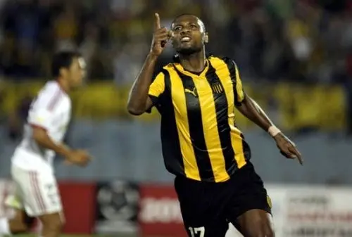 Peñarol vapulea al Caracas en Repechaje de Libertadores