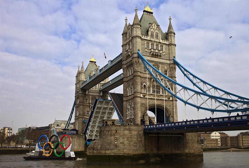 En una plataforma fueron montados los aros olímpicos. FOTO: EFE