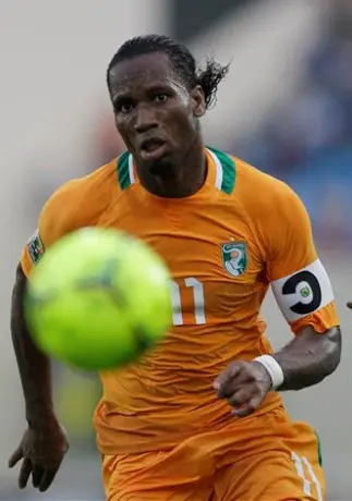 Drogba da la victoria a Costa de Marfil en Copa Africana