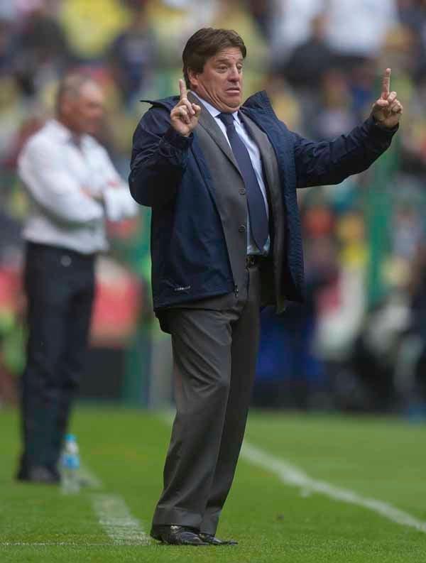 Herrera tuvo que arriesgar. FOTO: CÉSAR VICUÑA