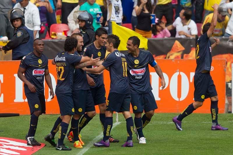 Los americanistas celebraron con la afición la ventaja. FOTO: CÉSAR VICUÑA