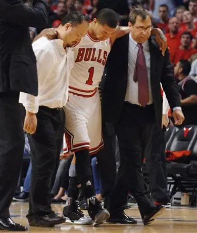 Derrick Rose se pierde el resto de la campaña por lesión