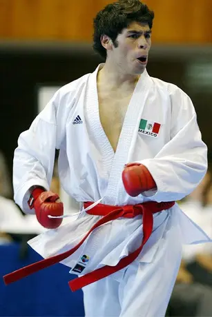 Homero Morales viajó con la selección de karate a Francia